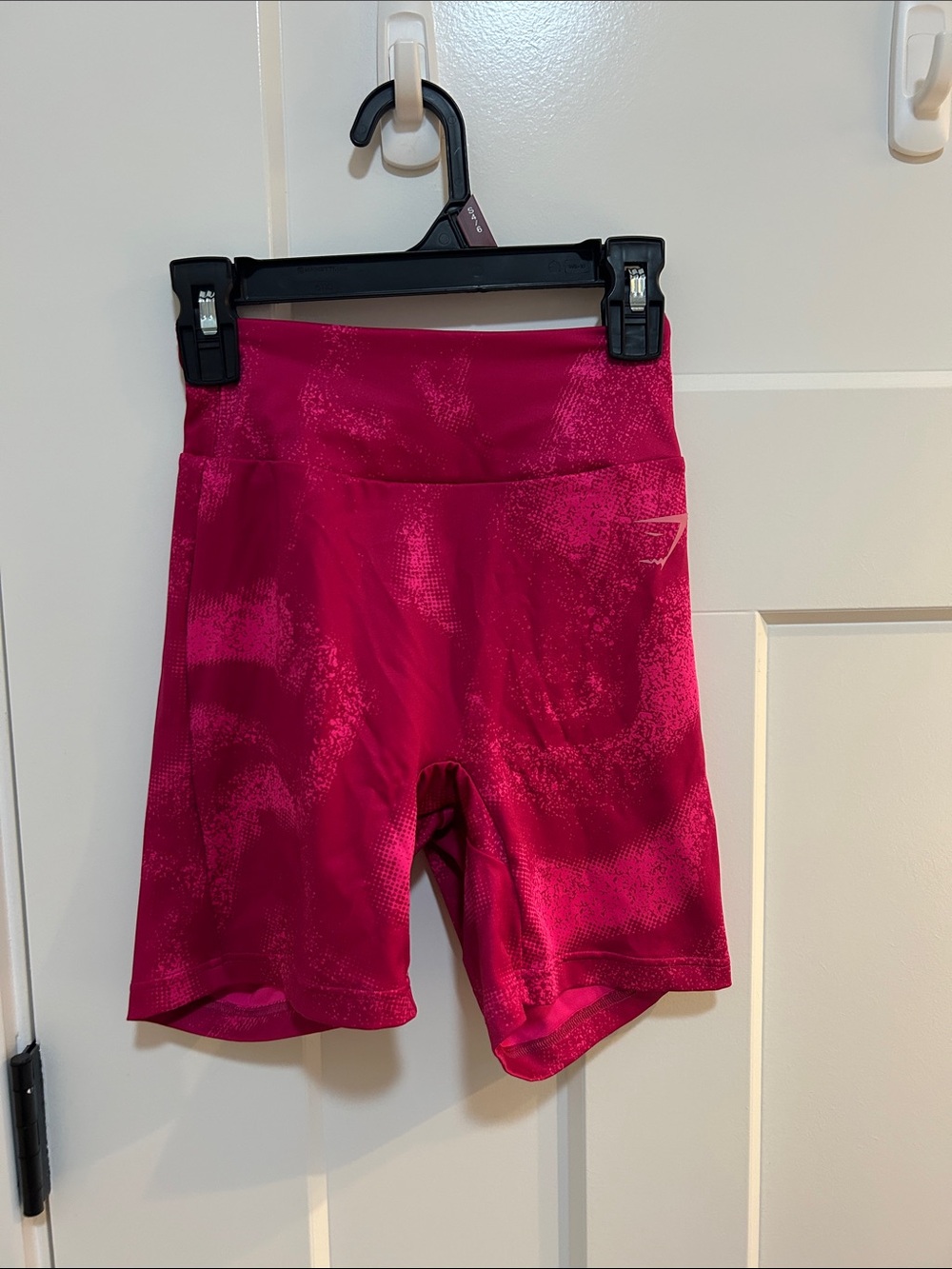 Gym shark butt scrunch shorts